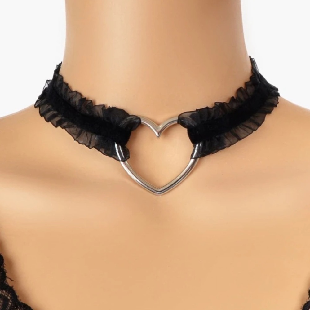 *NWT* Heart Choker 🖤